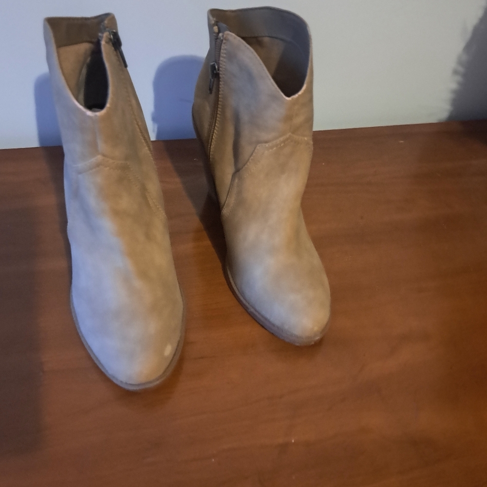 New 10M DV8 by Dolce Vita